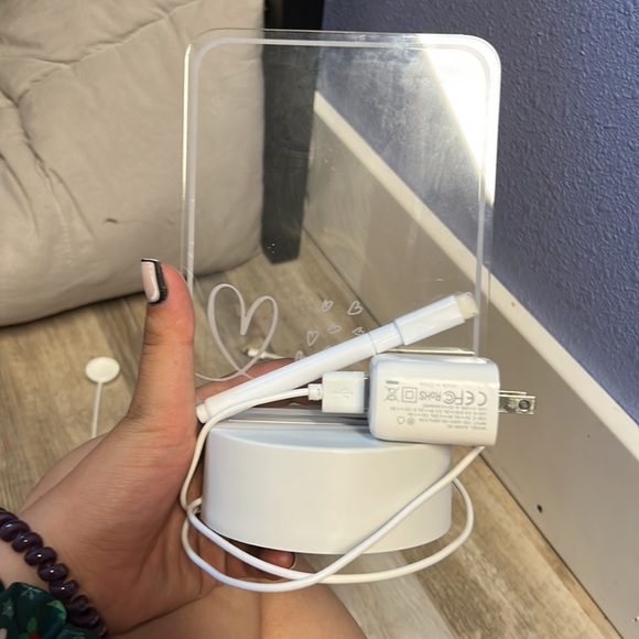 LIGHT UP CLEAR DRAWING BOARD - Picture 3 of 3